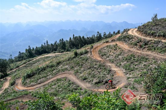 山地车速降山地车照片云南西畴：小城办大赛 体旅杏彩体育买球软件融合活力足(图5)